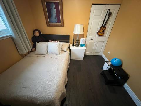 Elite Homestay Room - Laskay Cres, Toronto