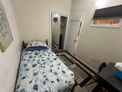 Comfort Homestay Room - Herzberg Gdns, Toronto